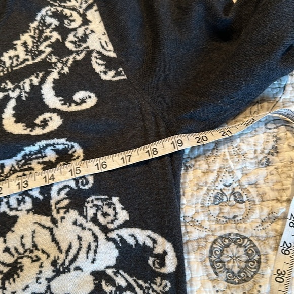 Elegant Charcoal Gray and White Floral Sweater Dress - Picture 7 of 8